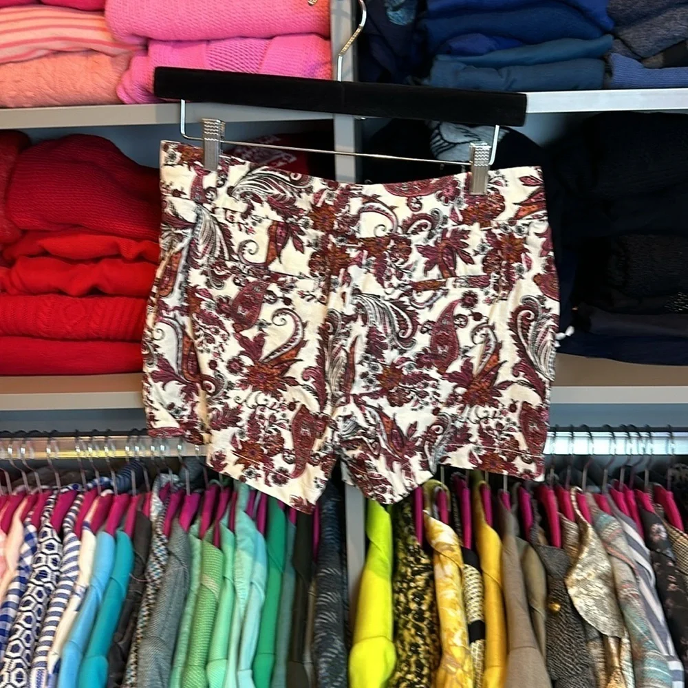 Loft white with pink paisley print 4” shorts size 0